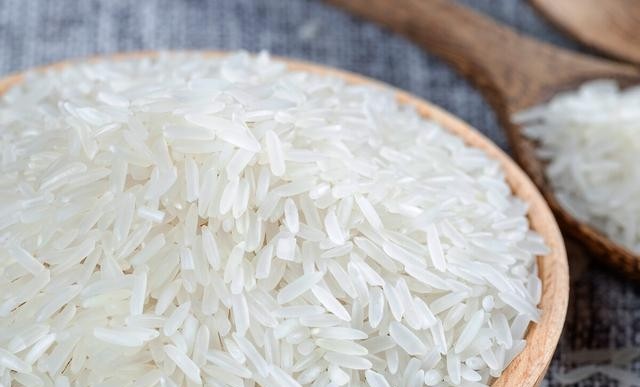大米长了黑色的虫子还能吃吗，家里大米的保存方法