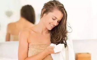 洗头发先用护发素还是先用洗发水 最新洗头先用护发素先的好处