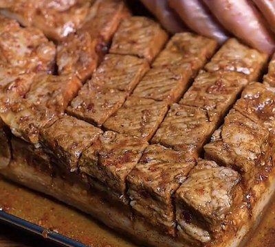 五花脆皮烤肉的制作方法是什么，广式脆皮烤五花烹饪食谱