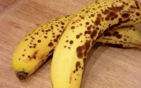 香蕉皮变黑了还能吃吗，香蕉皮变黑的原因及保存方法