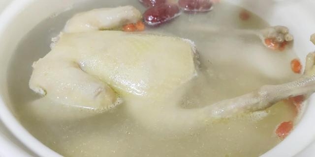 鸽子汤加什么材料炖最营养，最营养最好吃煲鸽子汤的做法