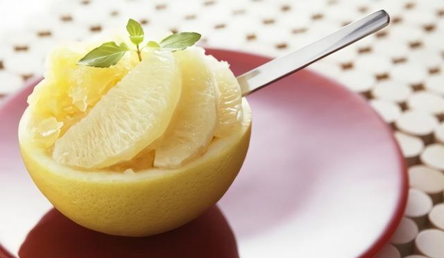 哪五类人群不宜吃柚子，柚子禁忌和功效这5种人不宜吃