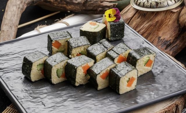 寿司隔夜可以吃吗，寿司正确的保存方法和技巧