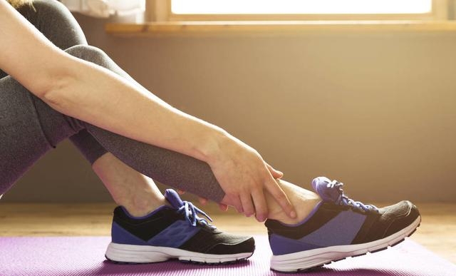 跑步脚踝疼痛是什么原因，跑步后脚踝疼痛的2个原因