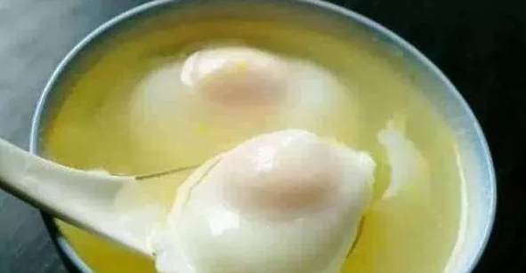 水煮荷包蛋怎么做不散，水煮荷包蛋的3个小窍门