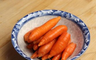 胡萝卜咸菜的腌制方法家常 附：在家腌制胡萝卜的做法教程