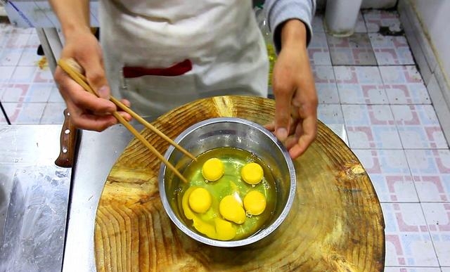 香椿炒什么好吃又简单，香椿炒鸡蛋的做法教程