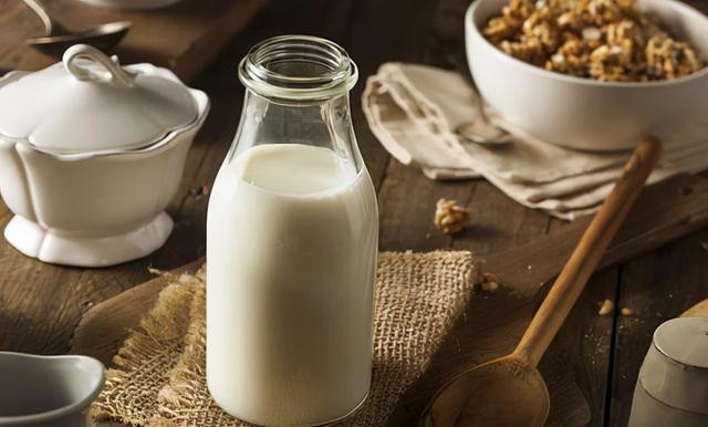 纯牛奶可以冷藏喝吗，牛奶的正确储存方法