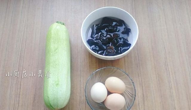 西葫芦的籽能吃吗，西葫芦木耳炒鸡蛋的制作步骤分享