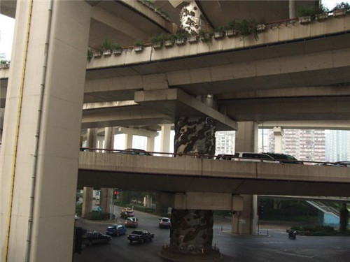 上海延安路高架桥龙柱事件,为何唯独这个主柱要盘金色的龙