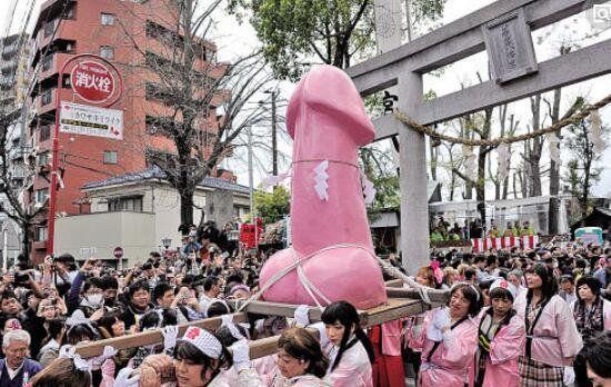 盘点日本十大奇葩节日,甚至女人会当街跪舔