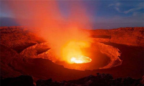 世界上最大的岩浆湖,尼拉贡戈火山整体海拔高度能够达到3470米