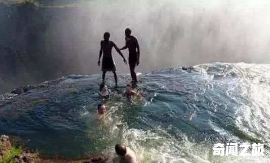 世界上最危险刺激的天然游泳池,维多利亚瀑布魔鬼游泳池你敢挑战吗,一